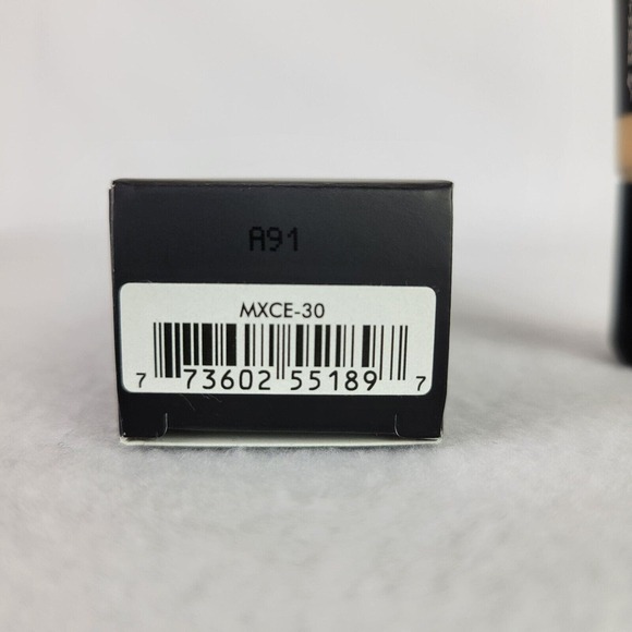 Mac Pro Longwear Nourishing Waterproof Foundation Shade NW17 25ml/0.84 fl oz NEW - Picture 3 of 3